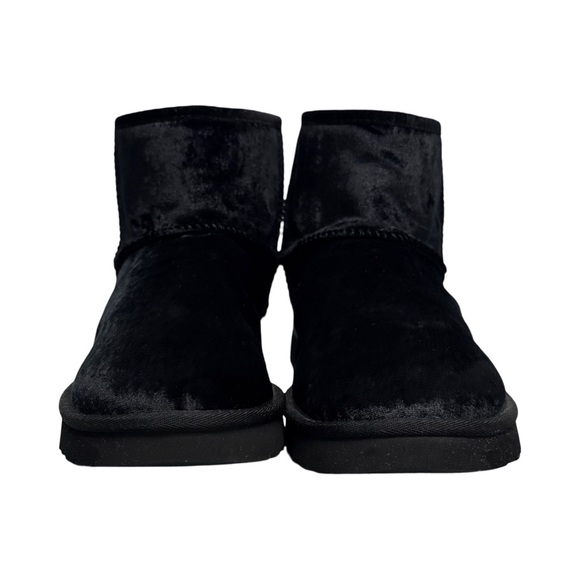 UGG ‼️ CLASSIC MINI BLACK VELVET BOOTS WOMEN’S 10 - Picture 4 of 14